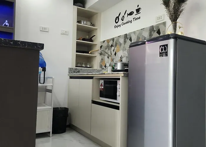 Condo Azur Suites B316 Near Airport, Netflix, Stylish, Cozy With Swimming Pool